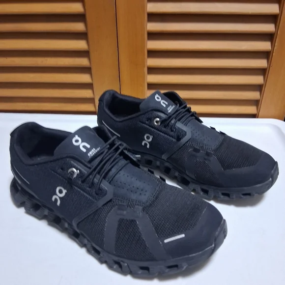 On Cloud 5 All Black Women's Waterproof Running Shoe * Size 9.5 - Picture 4 of 8